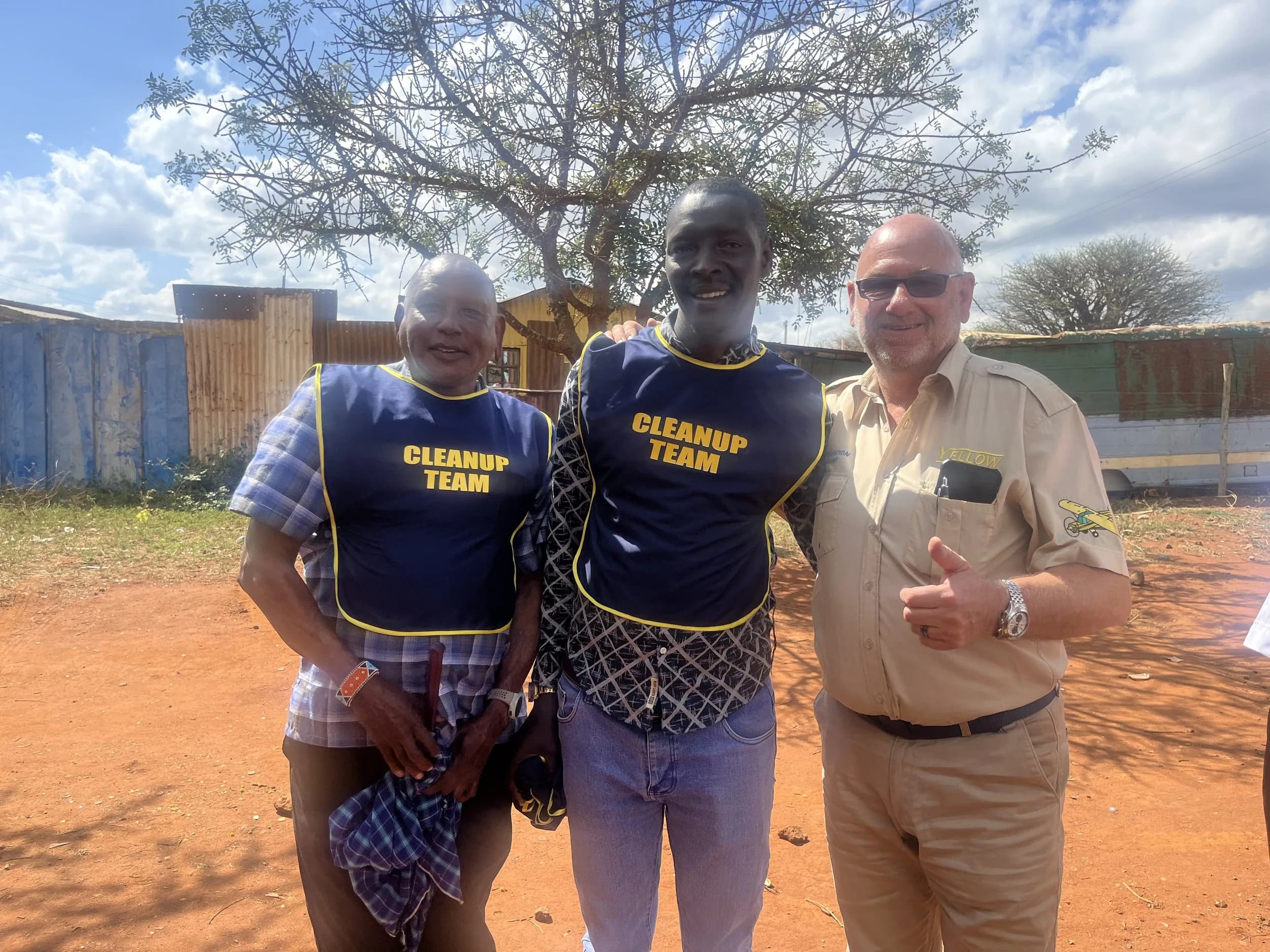 Saikeri clean-up: clean-up team, thumbs up.