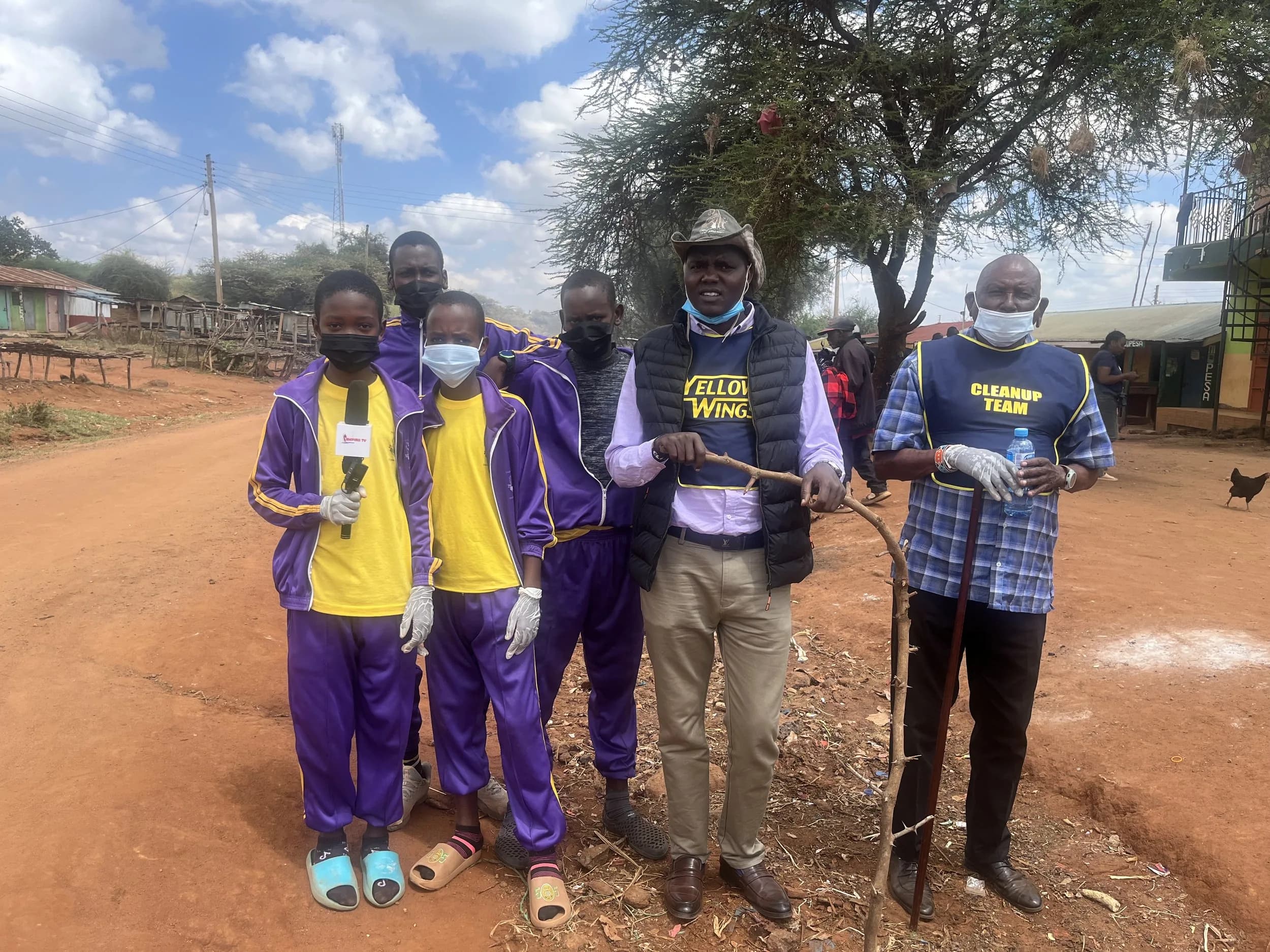 Saikeri clean-up: teachers, pupils and our team.