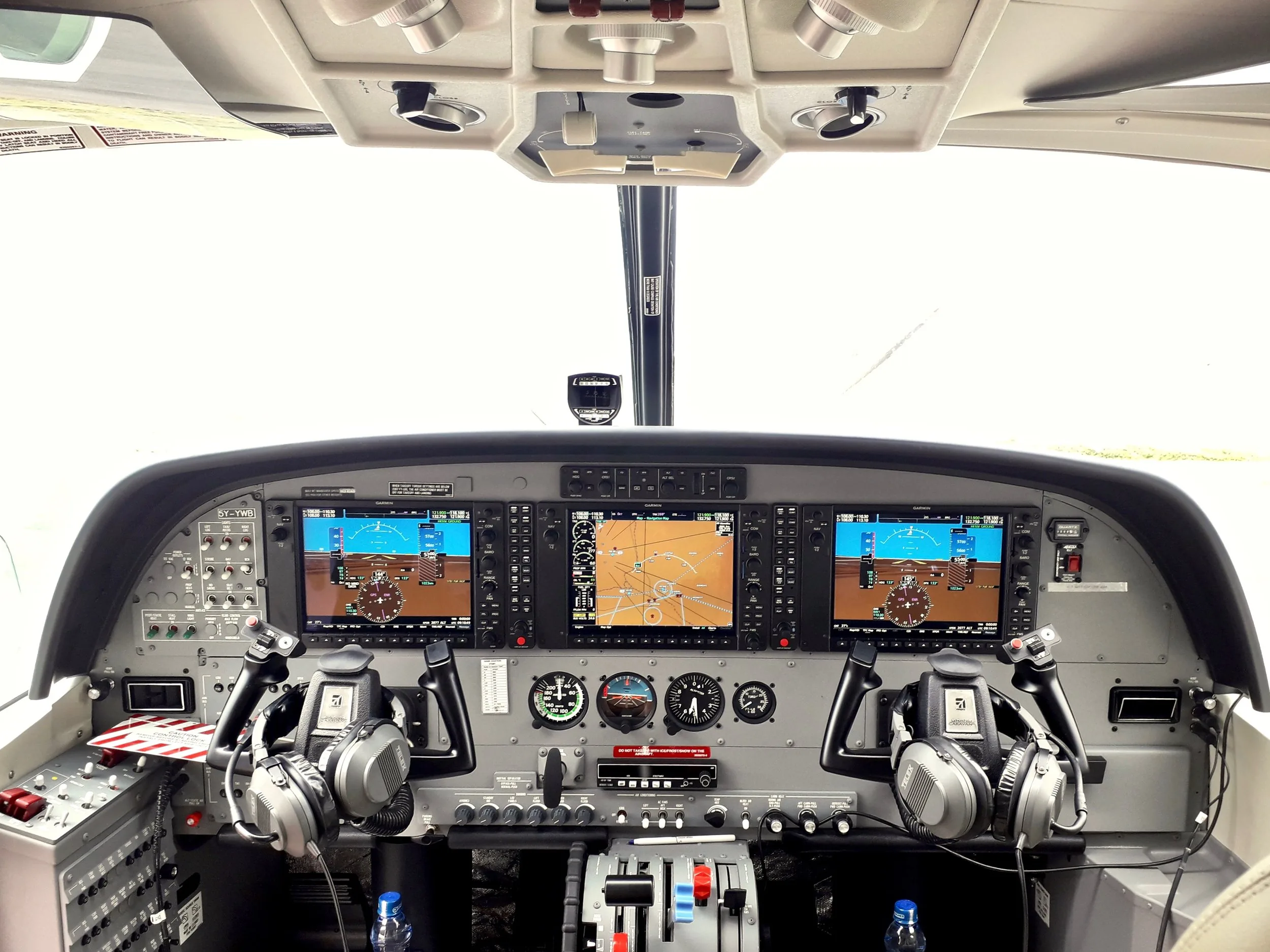 The Caravan's Garmin G1000 flight deck, seen from the cabin